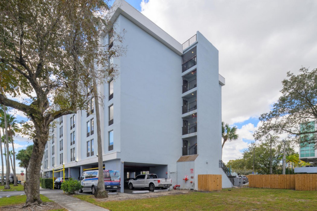 B&B Hotel Miami Airport in MIAMI SPRINGS - FL