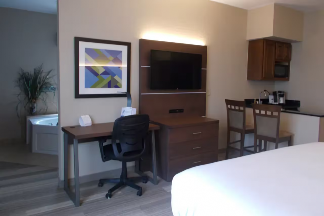 Comfort Inn & Suites Miami - Route 66 11/17