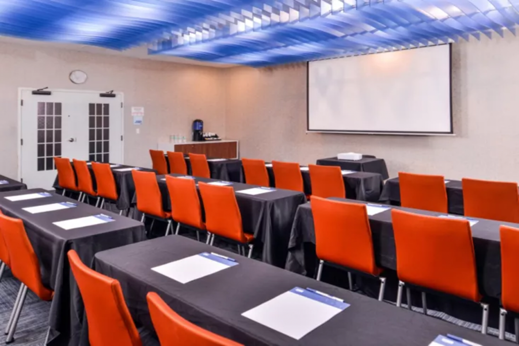 Holiday Inn Express Tampa N I-75 - University Area by IHG 35/69