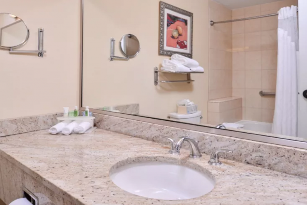 Holiday Inn Express Tampa N I-75 - University Area by IHG 22/69