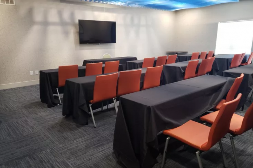 Holiday Inn Express Tampa N I-75 - University Area by IHG 33/69