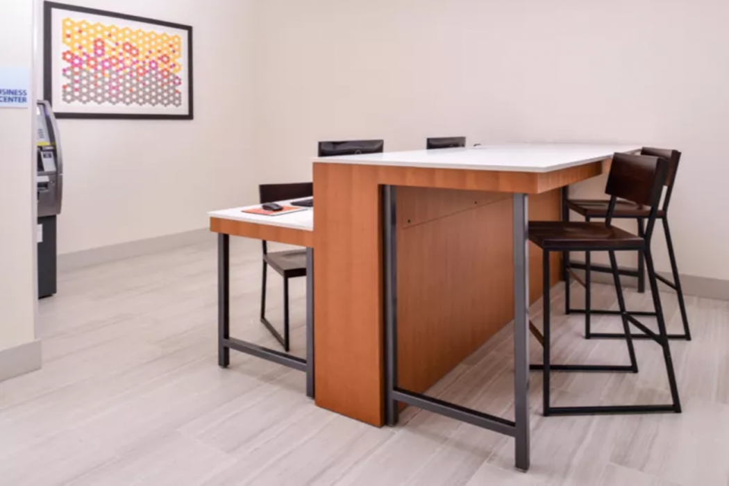 Holiday Inn Express Tampa N I-75 - University Area by IHG 32/69