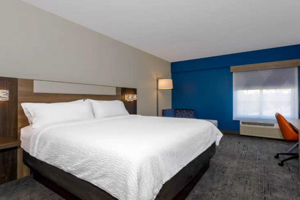 Holiday Inn Express Tampa N I-75 - University Area by IHG 19/69