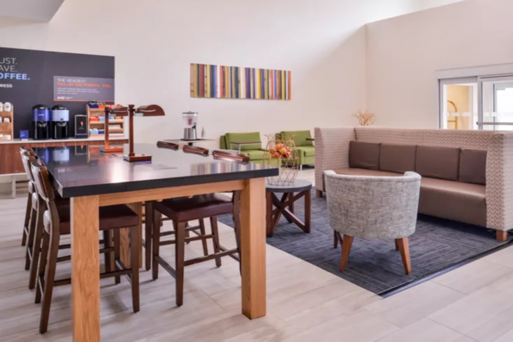 Holiday Inn Express Tampa N I-75 - University Area by IHG 6/69
