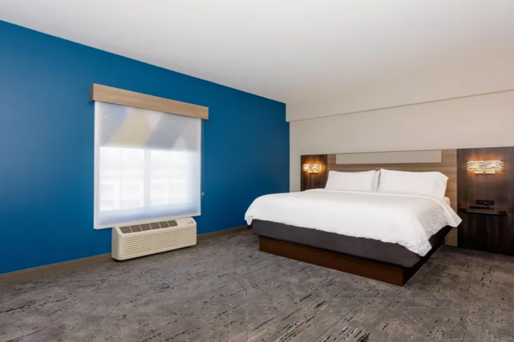 Holiday Inn Express Tampa N I-75 - University Area by IHG 17/69