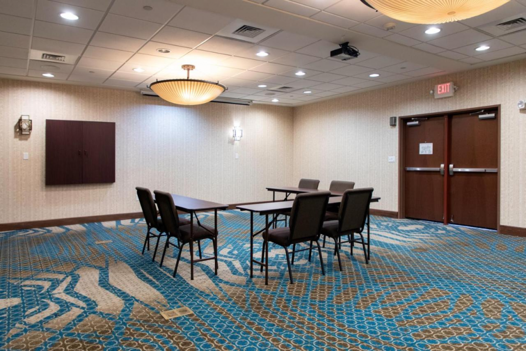 Holiday Inn & Suites San Antonio Northwest 16/30