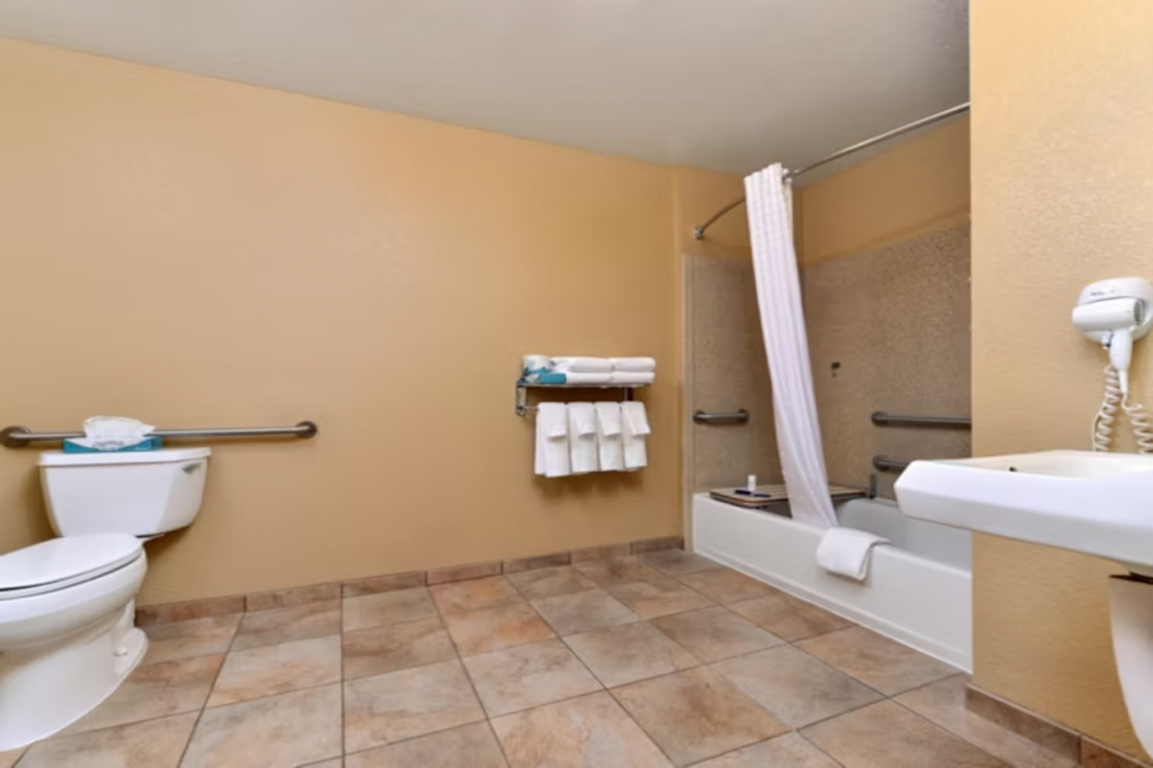 Candlewood Suites Turlock, an IHG Hotel 7/11