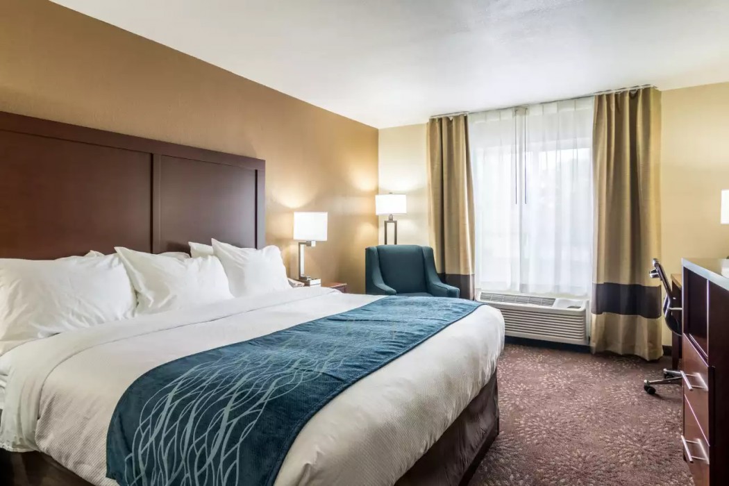 Comfort Inn & Suites - Hannibal 12/31