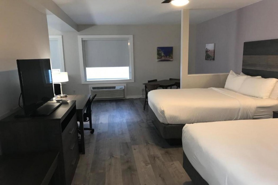 HOM Hotel Gainesville, SureStay Collection by Best Western 7/24
