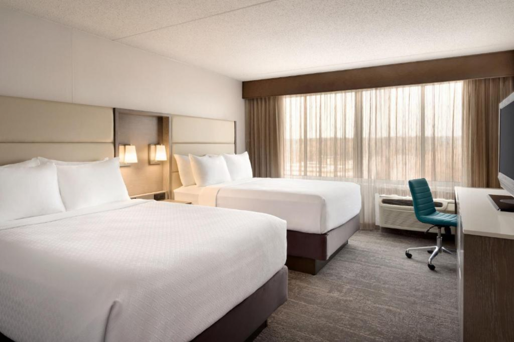 Crowne Plaza Englewood 10/48