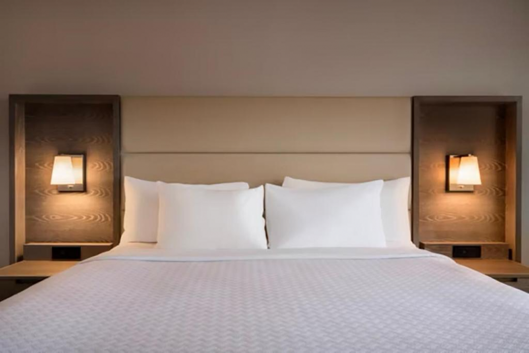 Crowne Plaza Englewood 8/48