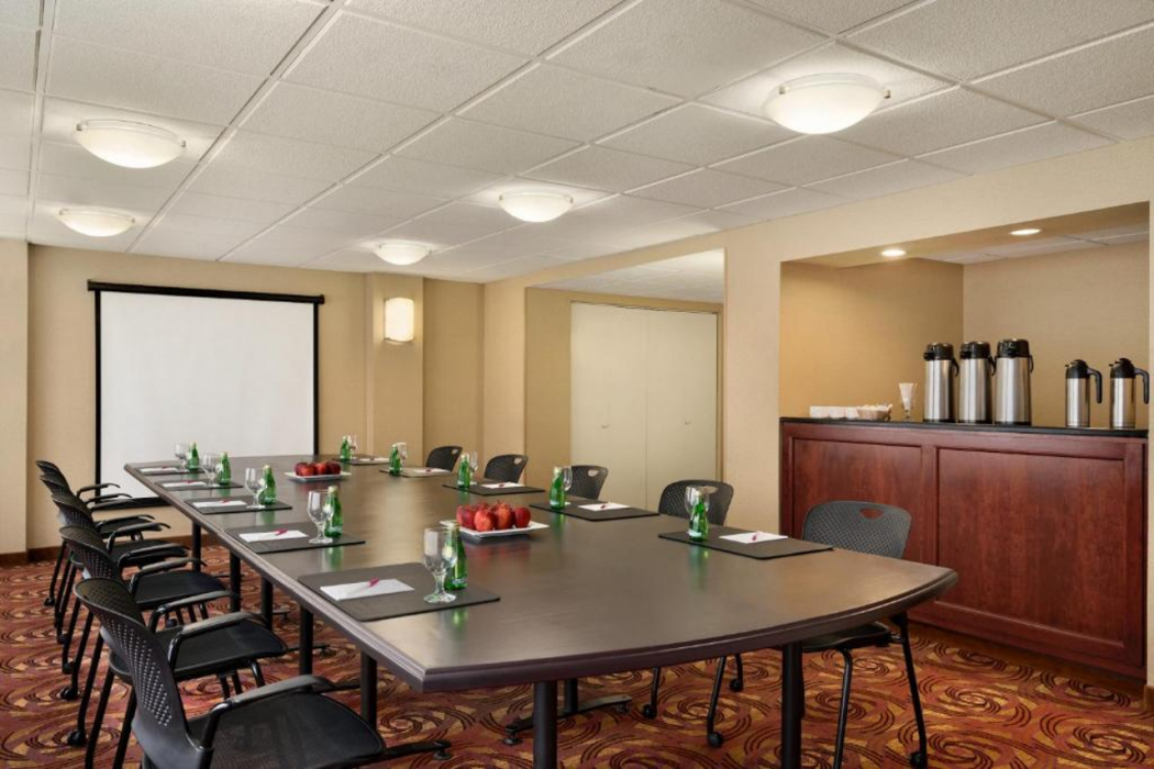 Crowne Plaza Englewood 16/48