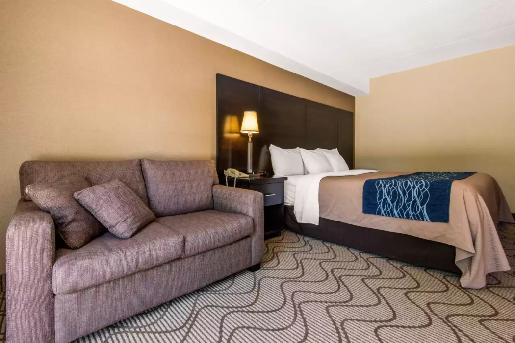Comfort Inn North Bay, ON 7/24