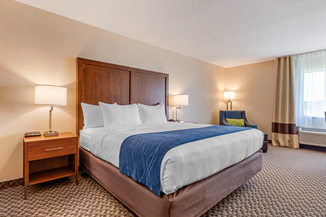 Comfort Inn & Suites near Route 66 15/35
