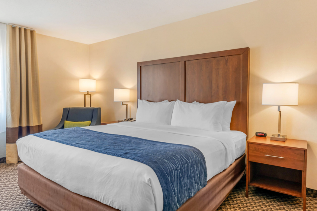 Comfort Inn & Suites near Route 66 11/35