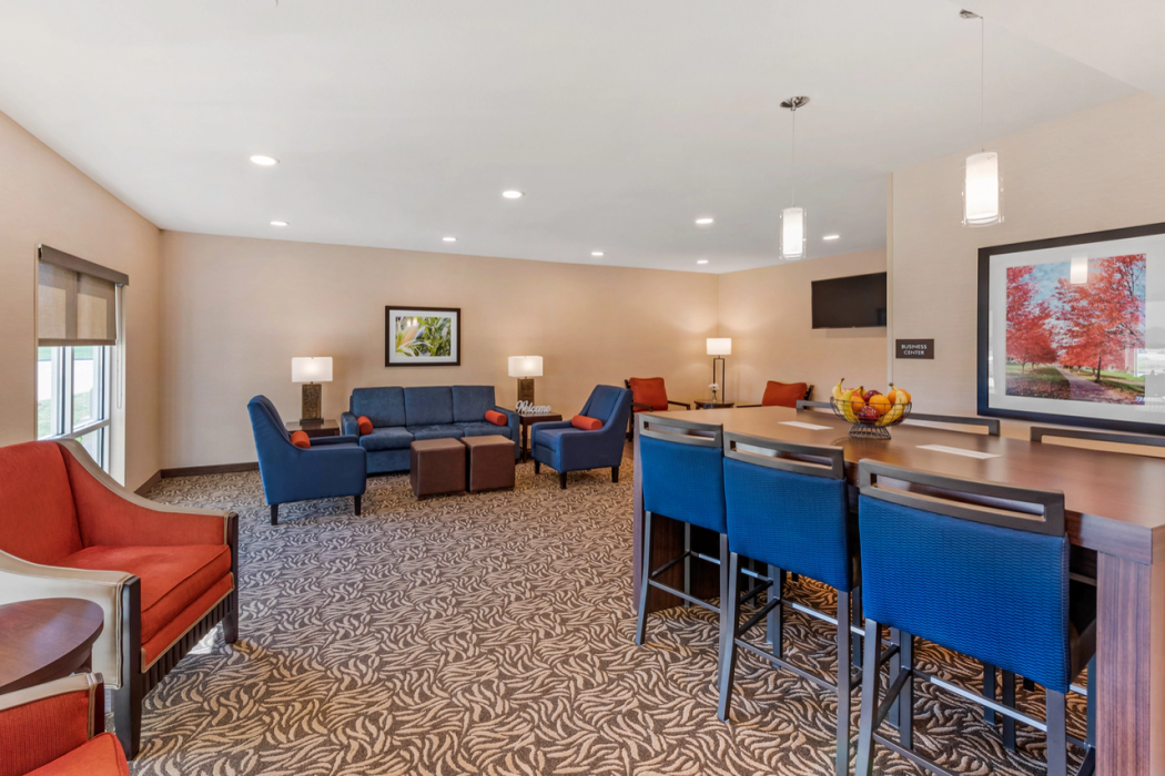 Comfort Inn & Suites near Route 66 8/35