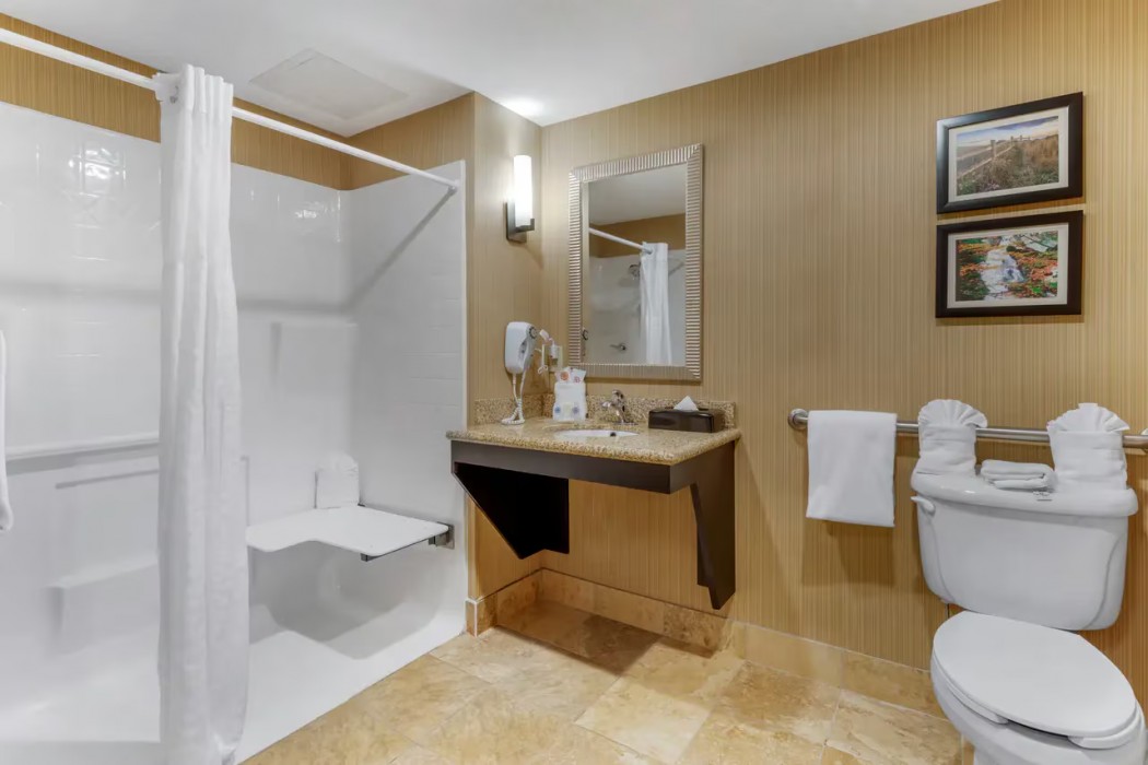 Comfort Suites Knoxville North 24/45