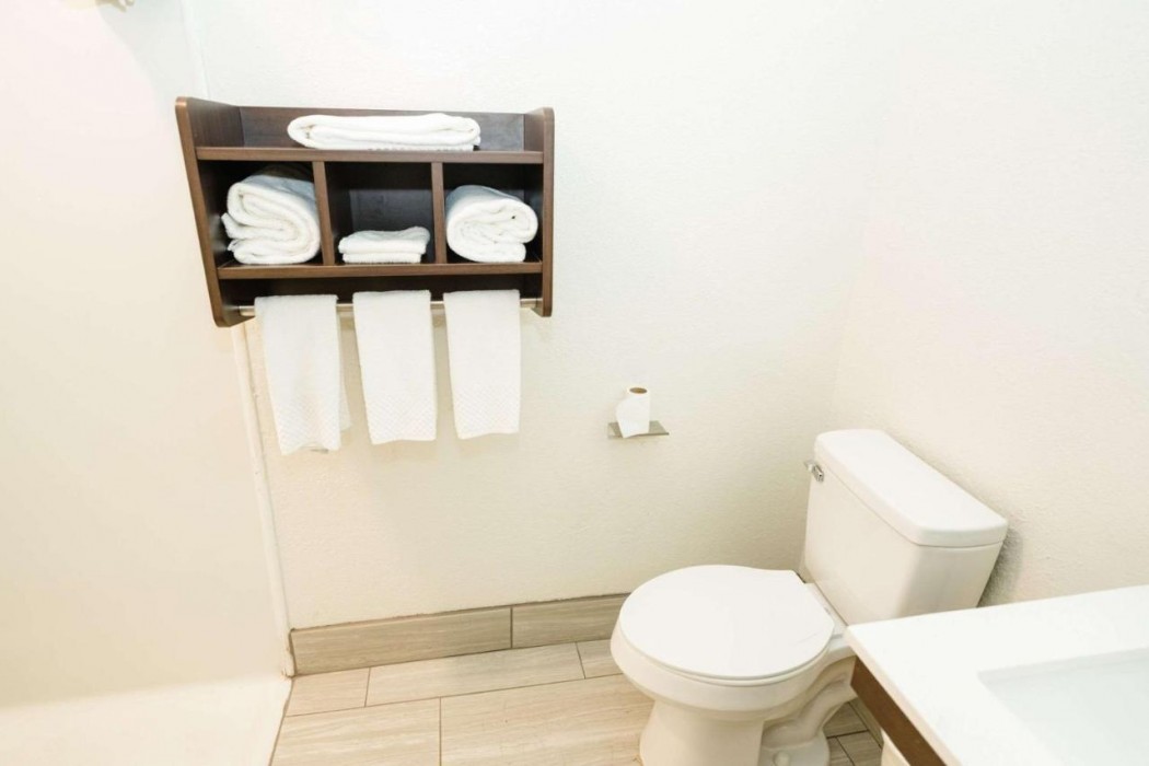 Mainstay Suites Knoxville Airport 10/21