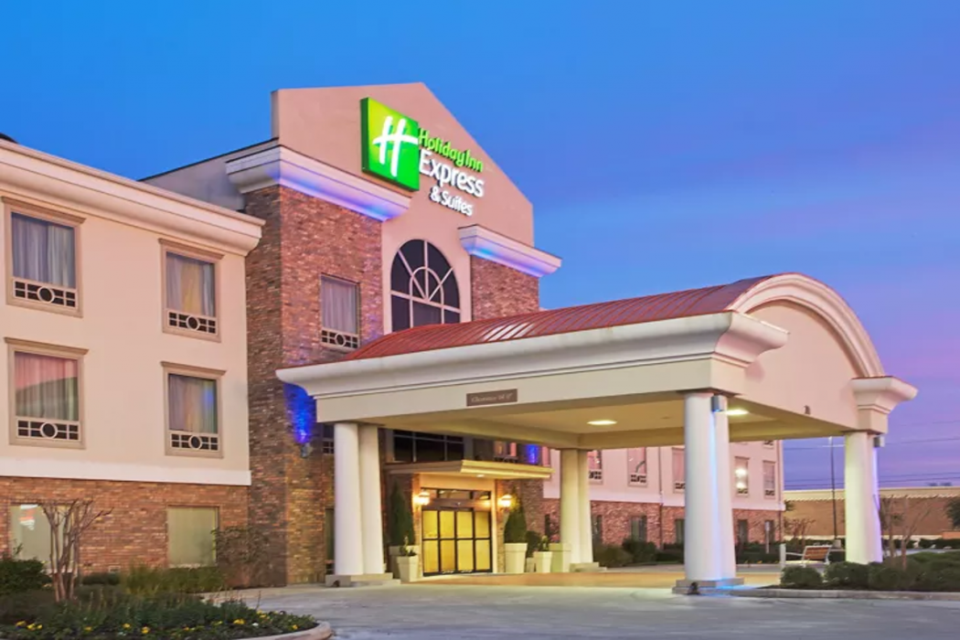 Holiday Inn Express & Suites Conroe I-45 North 4/41