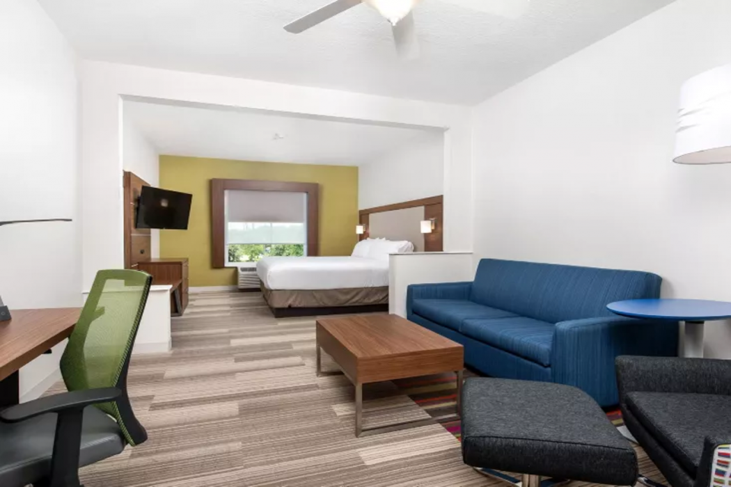 Holiday Inn Express & Suites Conroe I-45 North 22/41