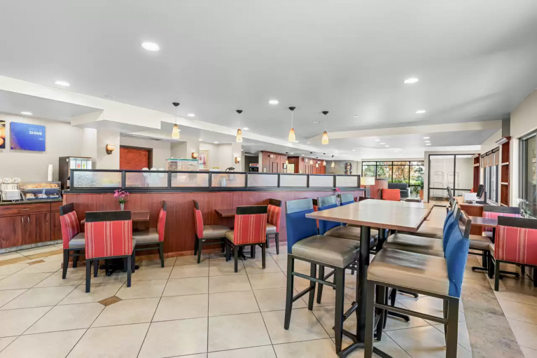 Comfort Suites Vacaville-Napa Valley Area 30/48