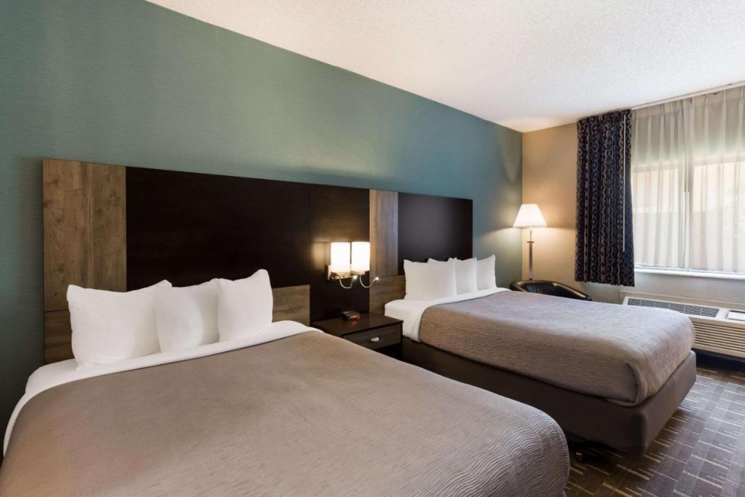 Quality Inn Galesburg near US Highway 34 and I-74 7/23