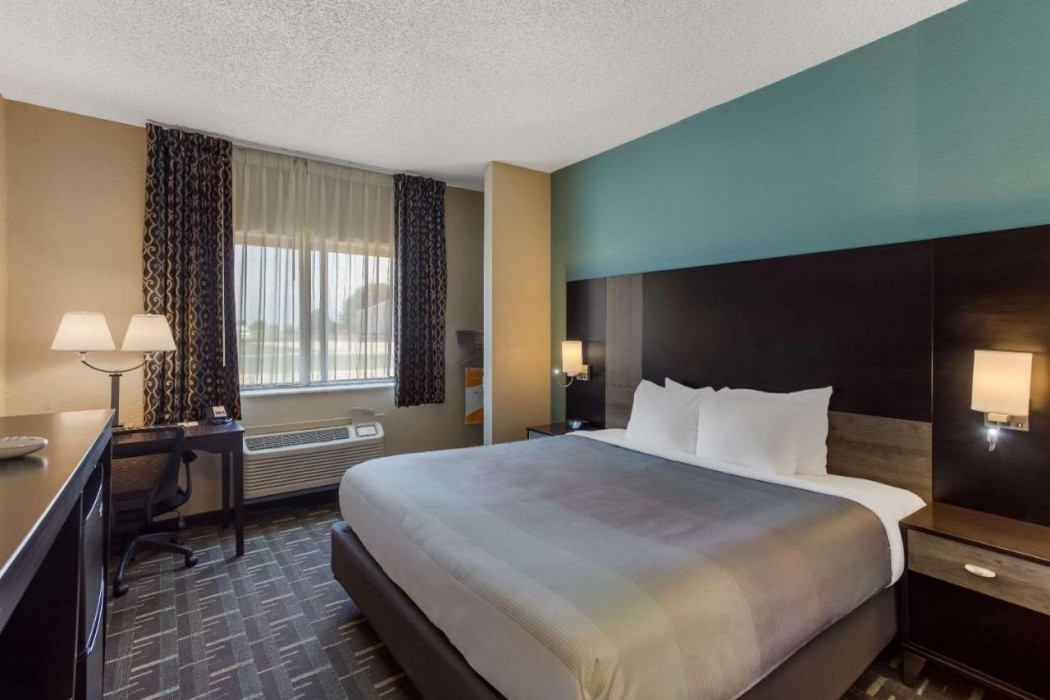 Quality Inn Galesburg near US Highway 34 and I-74 6/23