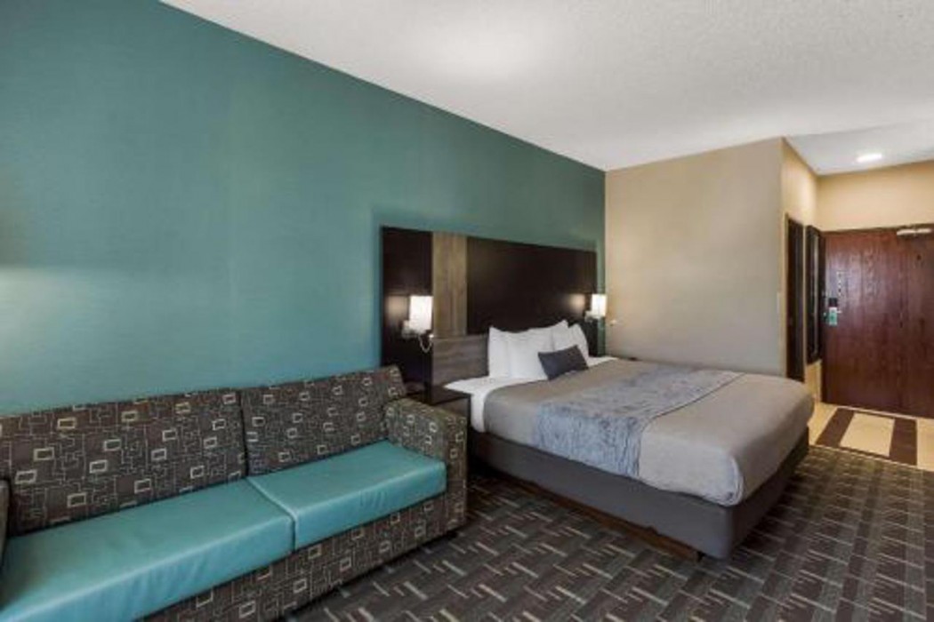 Quality Inn Galesburg near US Highway 34 and I-74 8/23