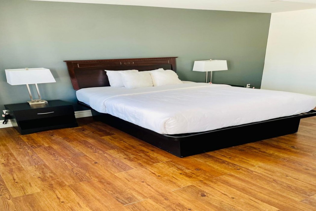 Econo Lodge Brossard, QC 2/28