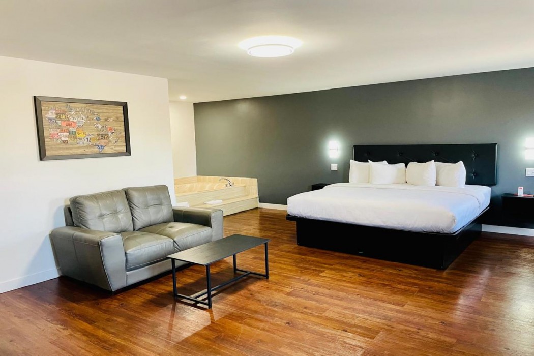 Econo Lodge Brossard, QC 13/28