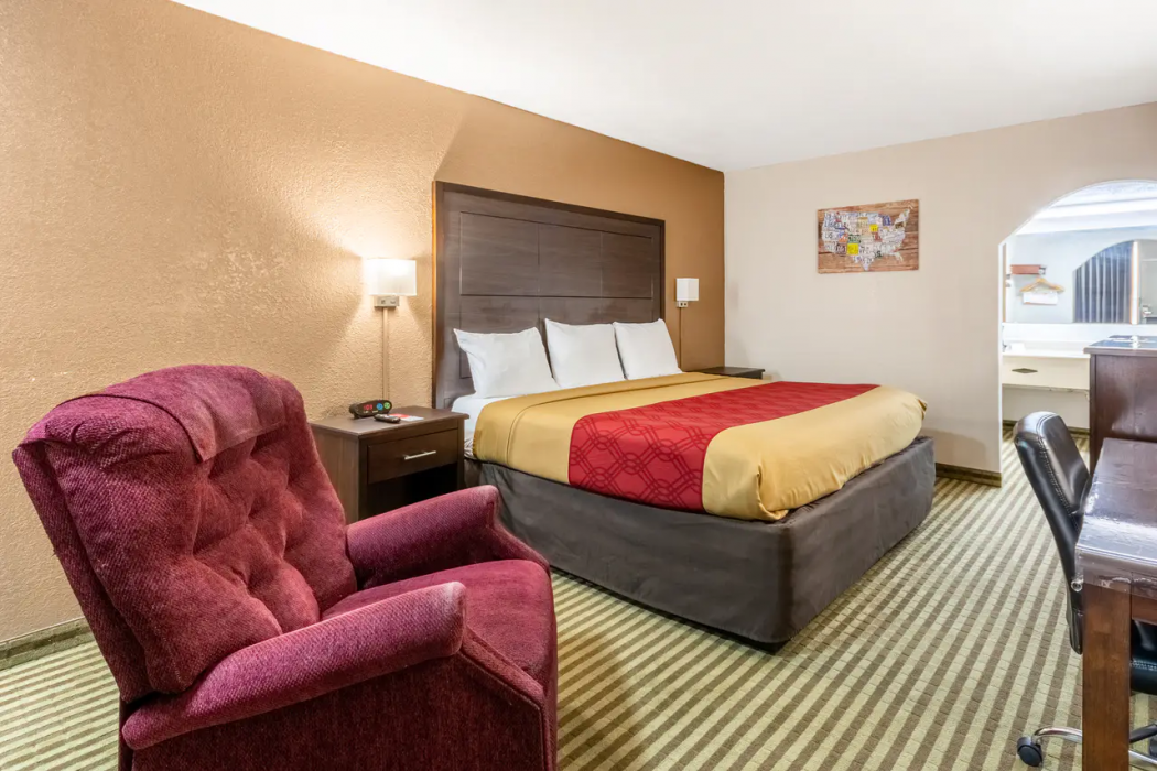 Econo Lodge Winfield 8/24