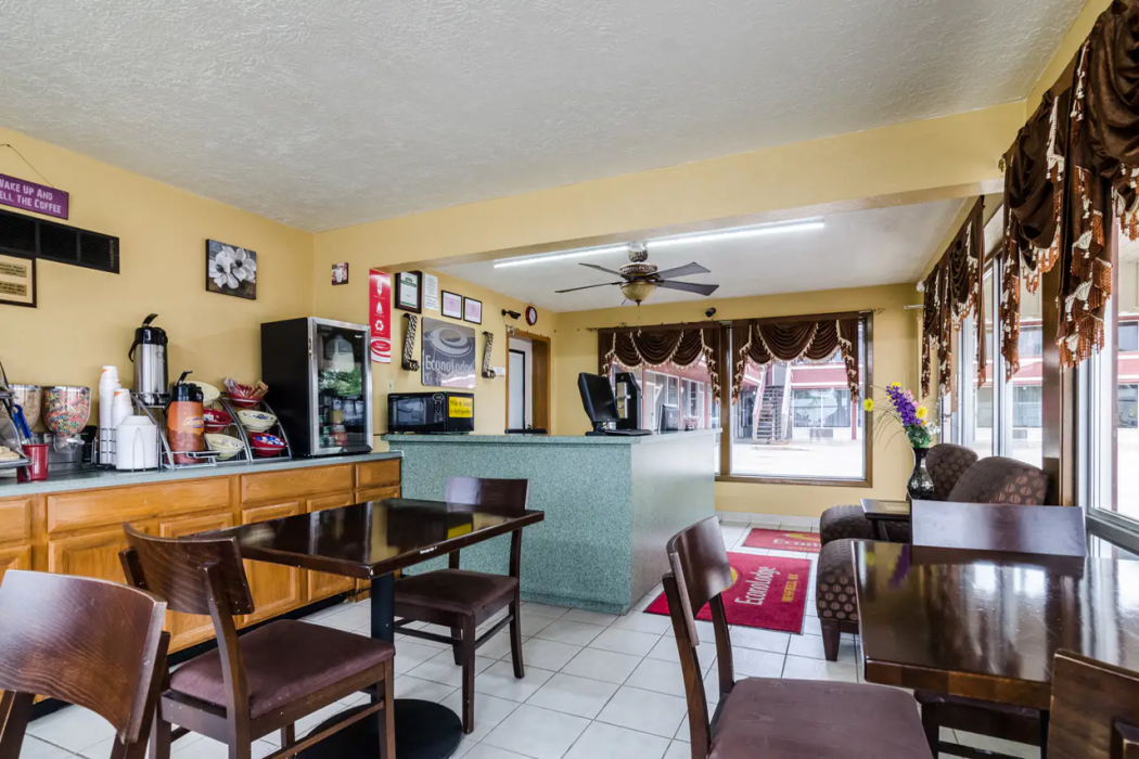 Econo Lodge Winfield 13/24