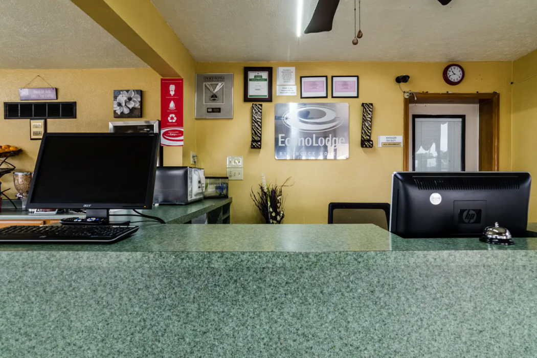 Econo Lodge Winfield 4/24