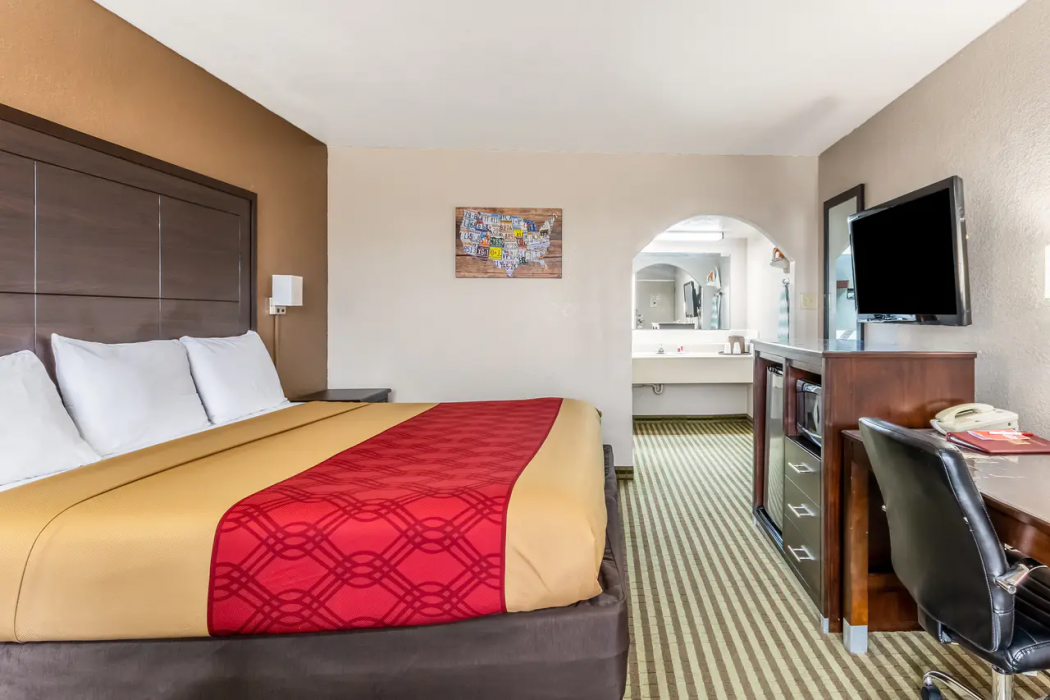 Econo Lodge Winfield 7/24