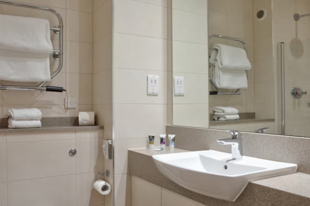 Sunday Box Hill Burford Bridge Hotel 13/57