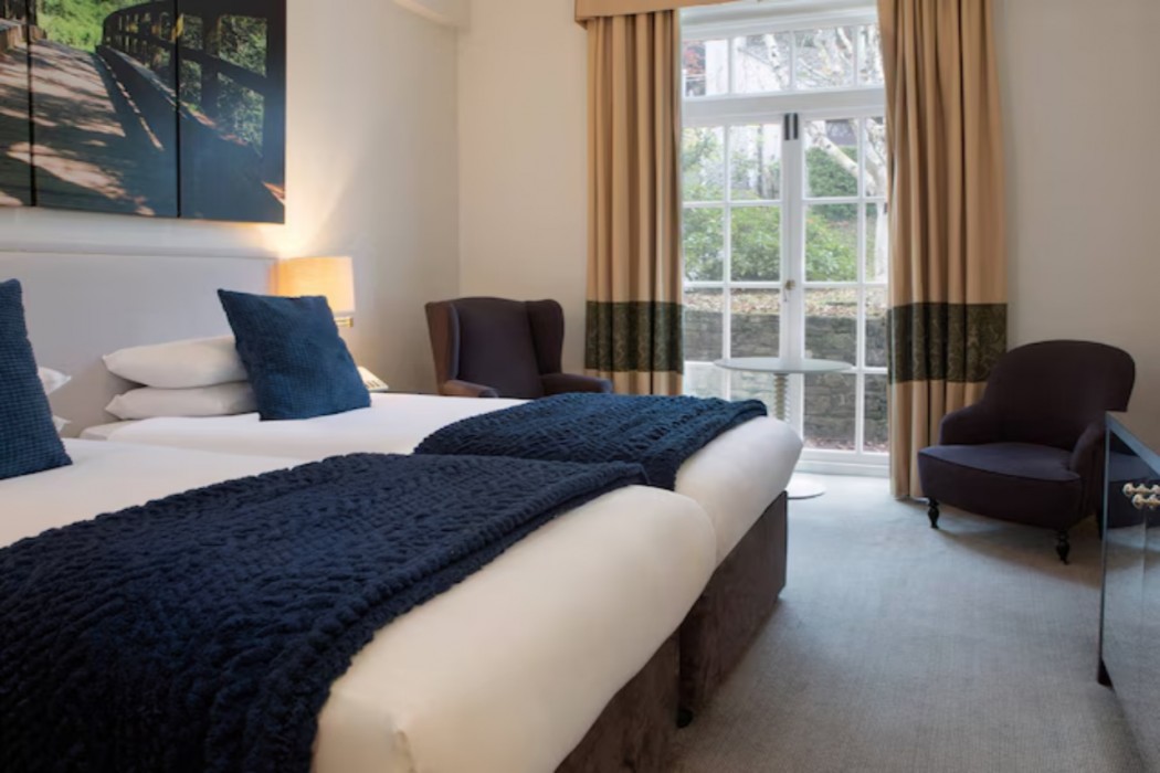Sunday Box Hill Burford Bridge Hotel 11/57