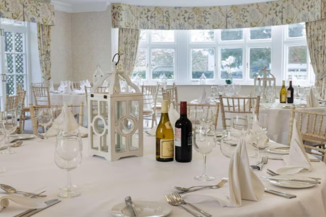Sunday Box Hill Burford Bridge Hotel 23/57