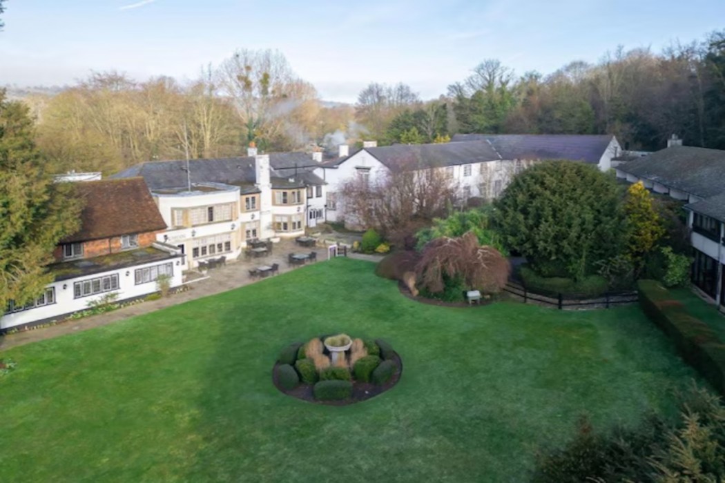 Sunday Box Hill Burford Bridge Hotel in DORKING