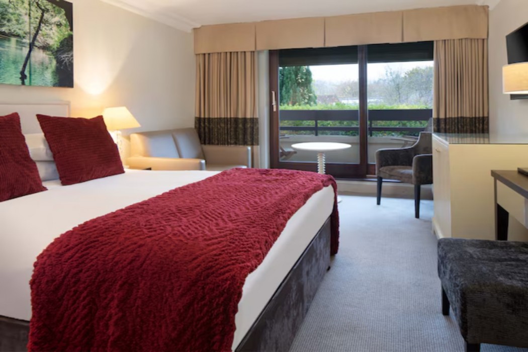 Sunday Box Hill Burford Bridge Hotel 8/57