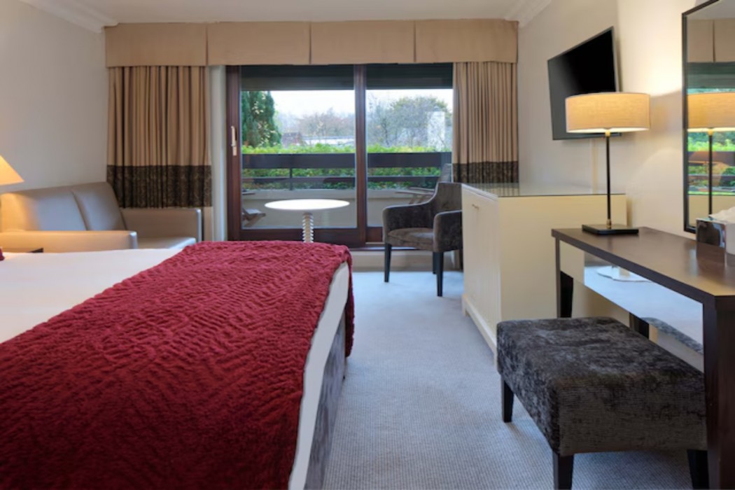 Sunday Box Hill Burford Bridge Hotel 7/57
