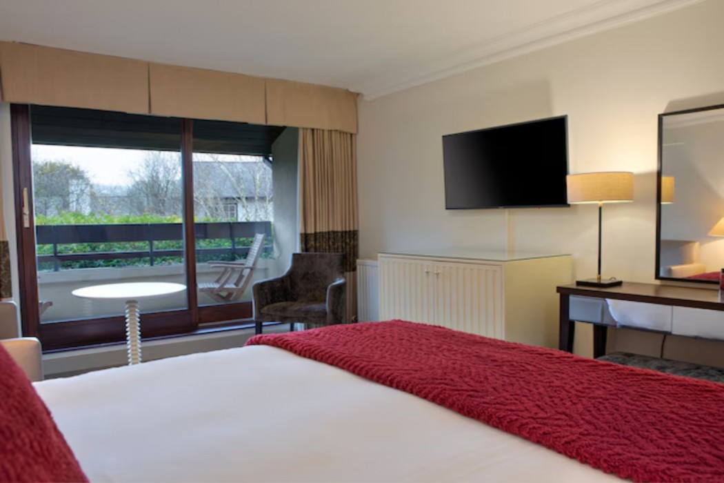 Sunday Box Hill Burford Bridge Hotel 6/57