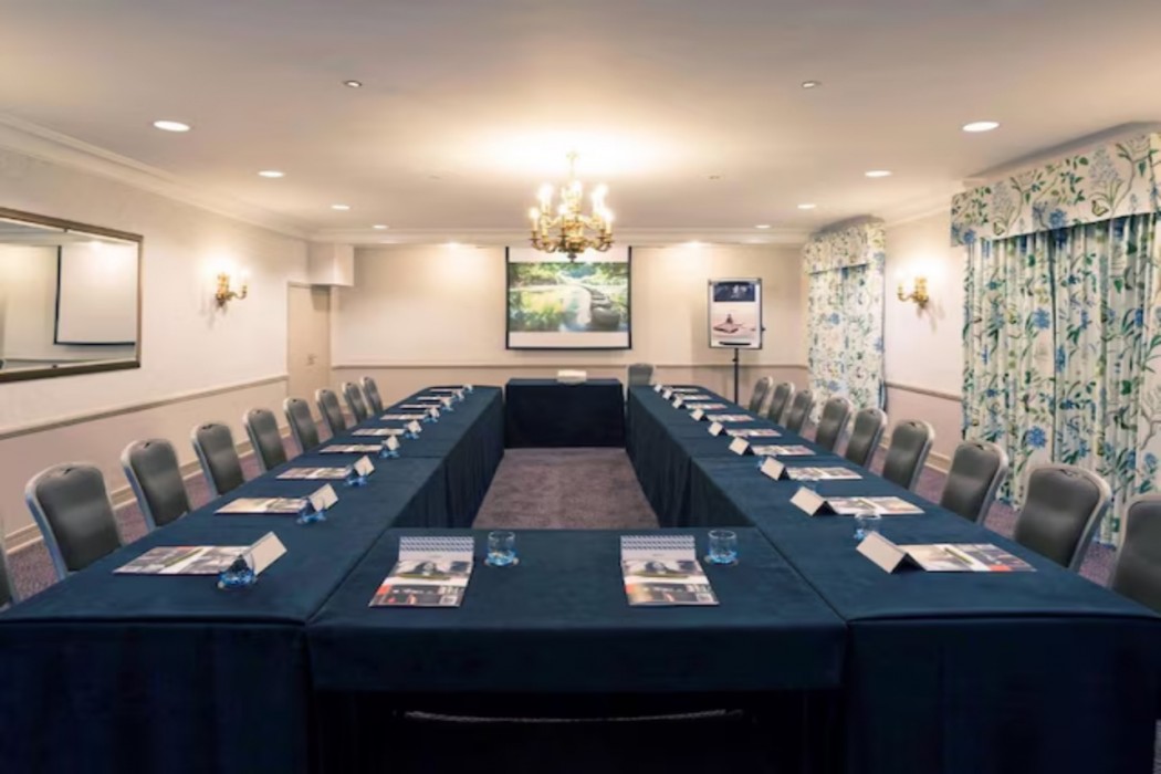 Sunday Box Hill Burford Bridge Hotel 22/57