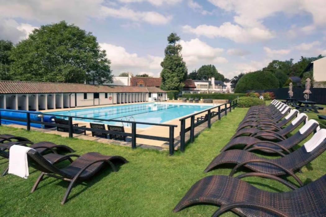 Sunday Box Hill Burford Bridge Hotel 34/57