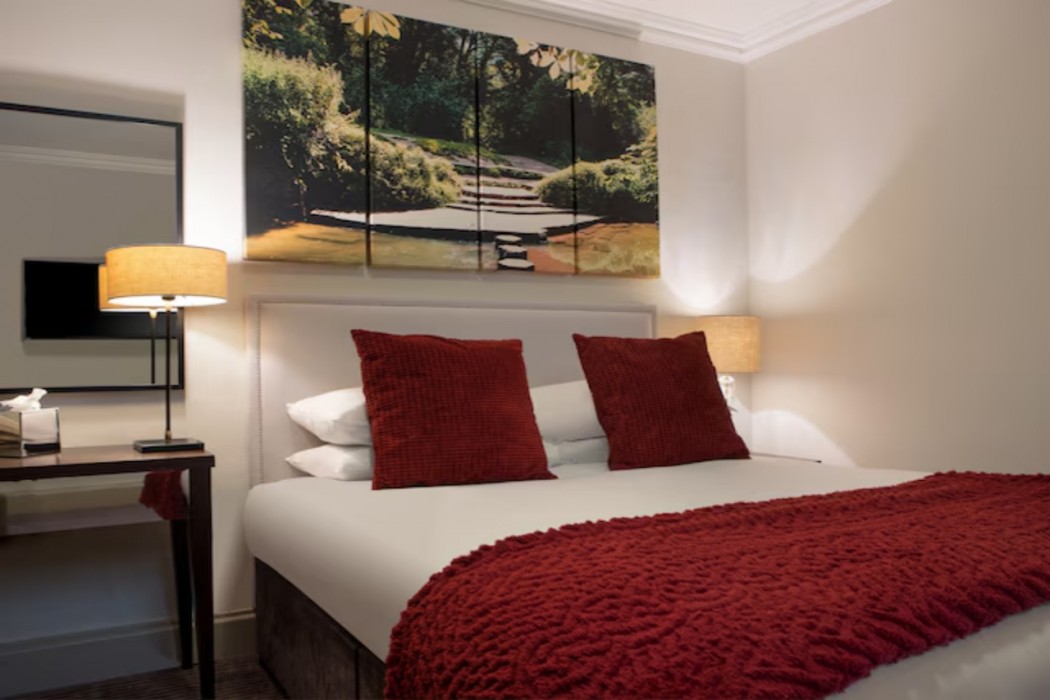 Sunday Box Hill Burford Bridge Hotel 9/57
