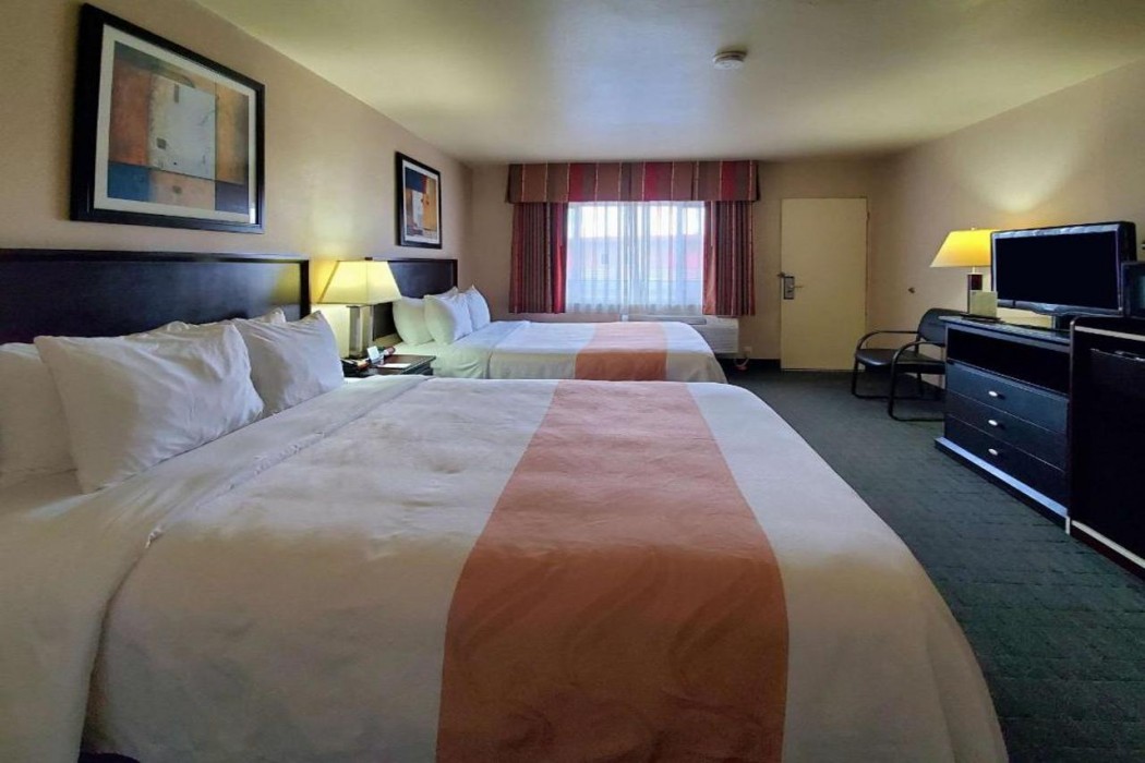 Quality Inn & Suites Anaheim at the Park 9/32