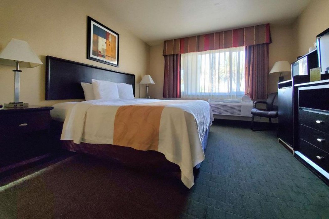 Quality Inn & Suites Anaheim at the Park 8/32
