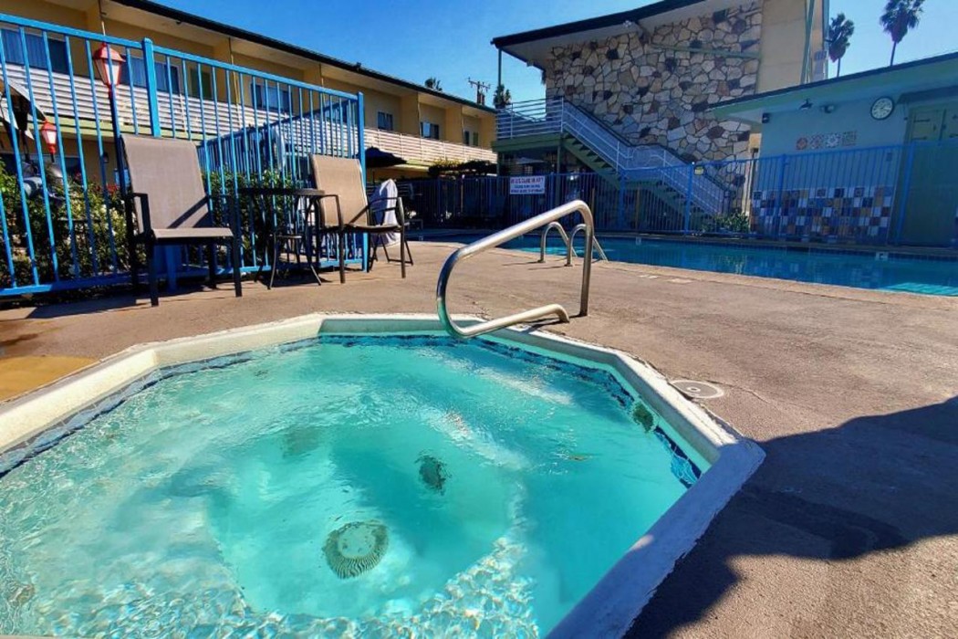 Quality Inn & Suites Anaheim at the Park 20/32