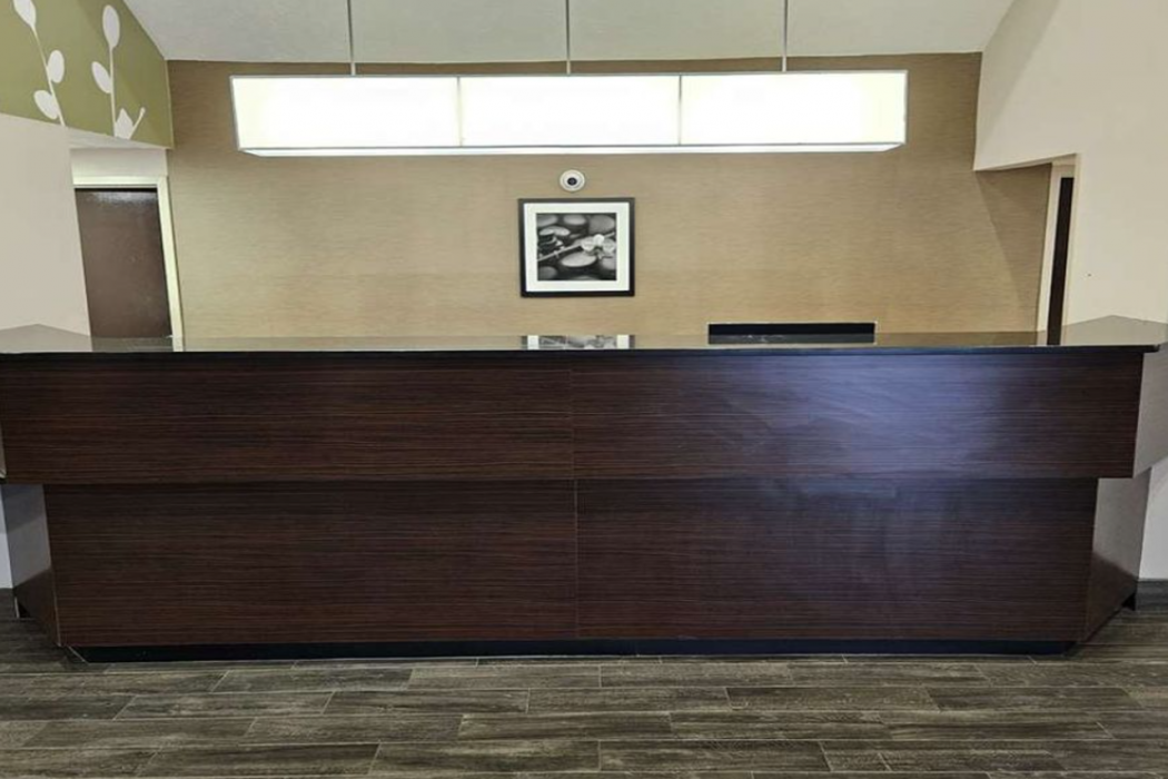 SureStay by Best Western Summerville Flowertown 2/25