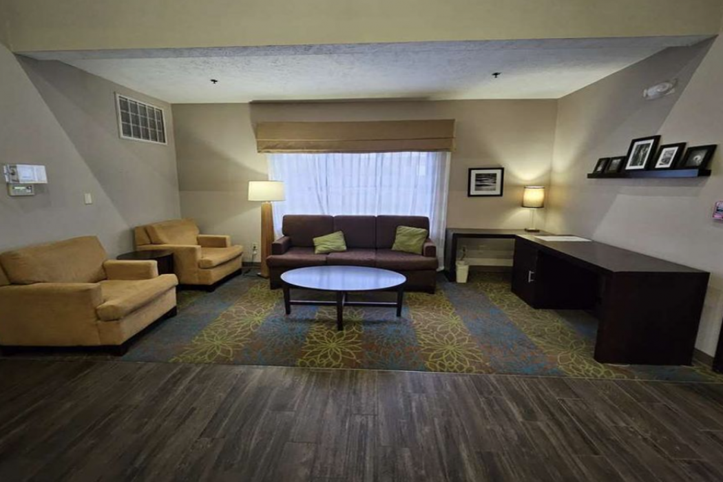 SureStay by Best Western Summerville Flowertown 13/25