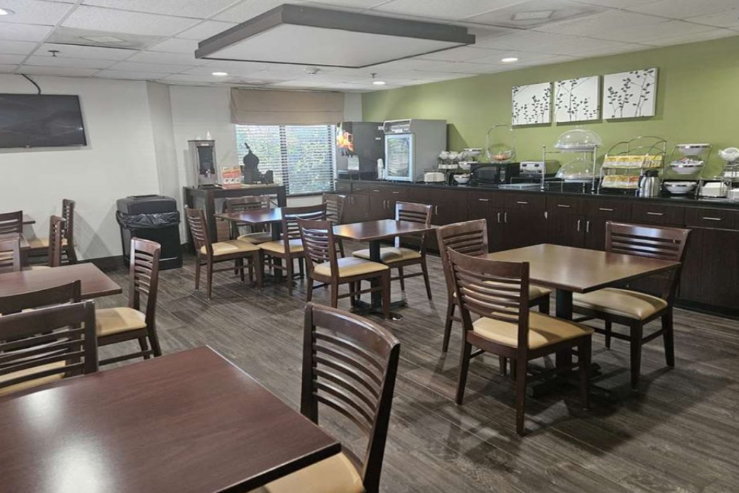 SureStay by Best Western Summerville Flowertown 11/25